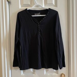 Black long sleeve vneck shirt